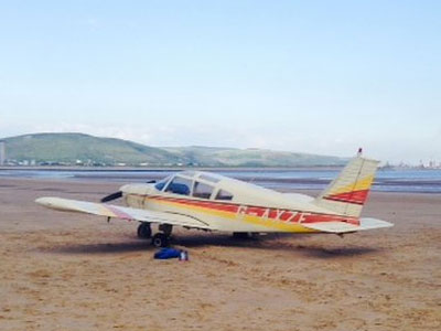 Αναγκαστική προσγείωση σε παραλία