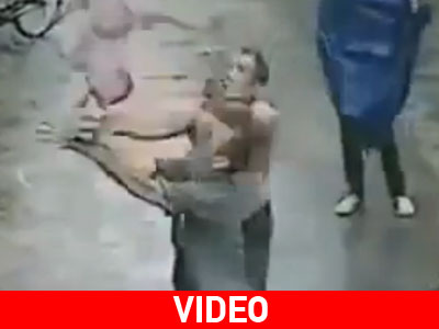 Σοκ: Πιάνουν με τα χέρια μωρό που πέφτει από τον 2ο όροφο