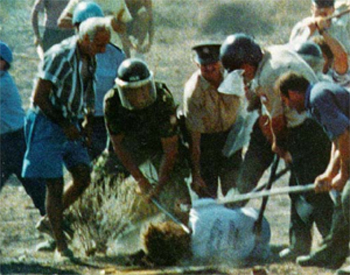 Ο Τάσος Ισαάκ ξυλοκοπείται μέχρι θανάτου