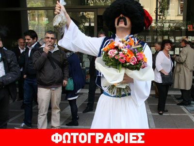 Αναμένοντας την άφιξη Παπανδρέου-Κουβέλη στον «Ιανό»