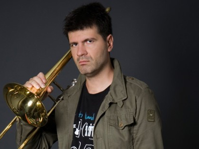 Ο Φοίβος Δεληβοριάς στο Άλσος Βεΐκου