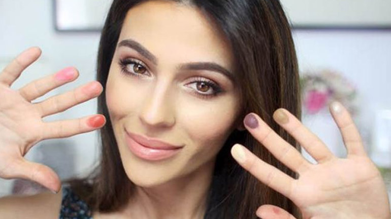Αυτά είναι τα καλλυντικά που εφαρμόζονται καλύτερα με τα δάχτυλα των χεριών