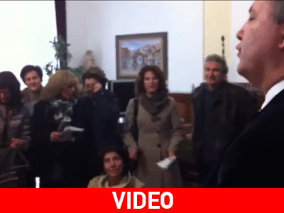 Διασκευασμένα… κάλαντα στον υπουργό Διασκευασμένα… κάλαντα στον υπουργό