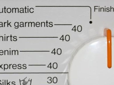 Παγιδεύτηκε γυμνός στο… πλυντήριο