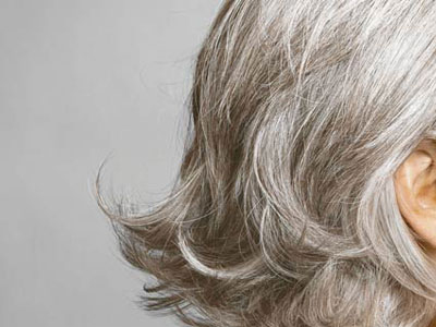 Γιατί τα μαλλιά μας γίνονται γκρίζα;