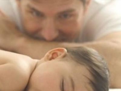 Η πατρότητα μειώνει την ανδρική τεστοστερόνη