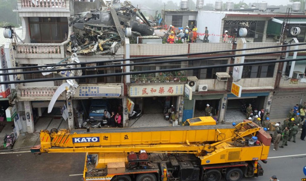 Απάτσι κατέπεσε σε στέγη