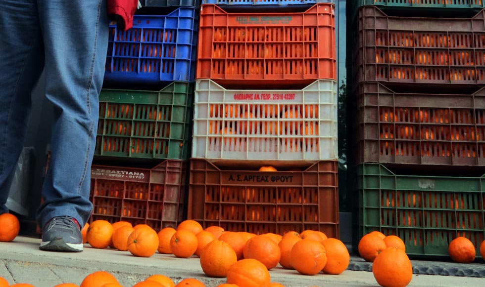 Διαμαρτυρία με… πορτοκάλια