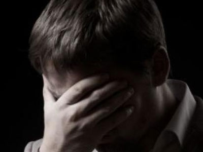 Παρίστανε τον διαφημιστή και κατέκλεβε επιχειρηματίες