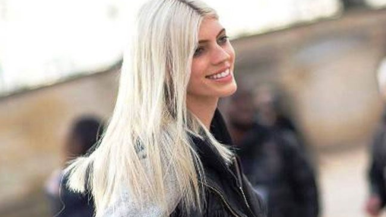 Πόσο κακό είναι να τραβάμε τις άσπρες τρίχες από τα μαλλιά μας;