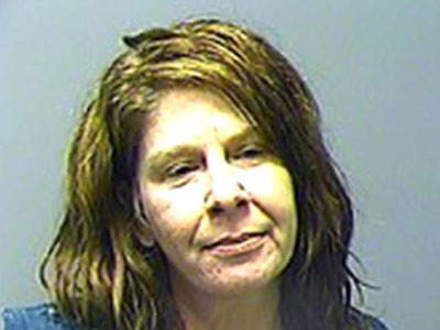 Περιφερόταν ολόγυμνη φορώντας μόνο φτερά αγγέλου!