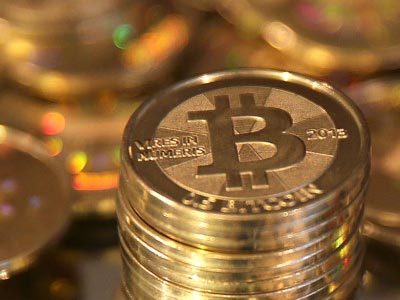 H ΤτΕ προειδοποιεί για τους κινδύνους από τη χρήση του Bitcoin