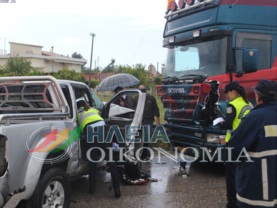 Σφοδρή σύγκρουση νταλίκας με Ι.Χ. στον Πύργο Σφοδρή σύγκρουση νταλίκας με Ι.Χ. στον Πύργο