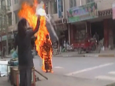 Αυτοπυρπολήθηκαν δύο μοναχοί στο Θιβέτ