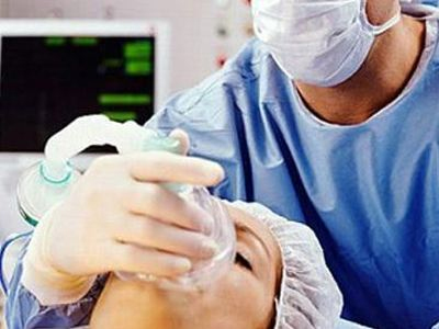 Θεραπεύει τον καρκίνο με νάρκωση;