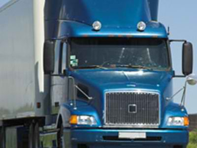 Νεκρός ο οδηγός της νταλίκας που εισέβαλε σε σπίτι