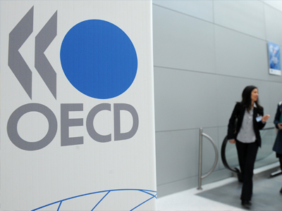 ΟΟΣΑ: Οι Έλληνες δουλεύουν 40% περισσότερο από τους Γερμανούς