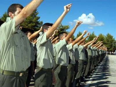 Στα «σκαριά» η αύξηση της στρατιωτικής θητείας