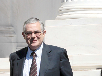 Παπαδήμο «βλέπουν» οι Financial Times για πρωθυπουργό