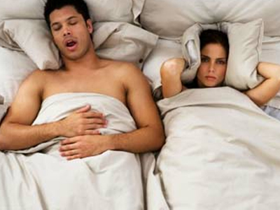 Δέκα τρόποι για να μην ροχαλίζετε