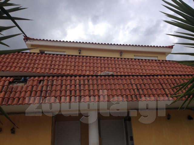 Kατέρρευσε σαν χάρτινος πύργος ο δεύτερος όροφος του σπιτιού