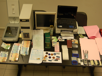 Εξαρθρώθηκε σπείρα που πλαστογραφούσε άδειες παραμονής