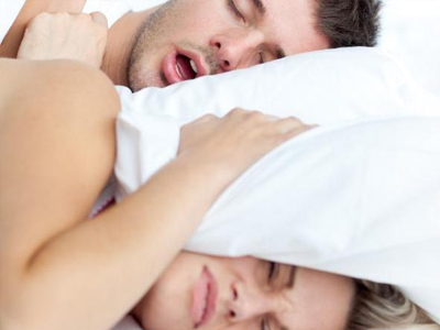 Δέκα τρόποι για να περιορίσετε το ροχαλητό