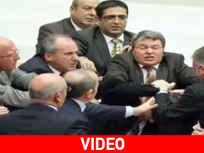 Μποξ στην αίθουσα της τουρκικής Εθνοσυνέλευσης