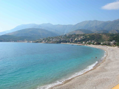 «Μας αρπάζουν τις περιουσίες» «Μας αρπάζουν τις περιουσίες»