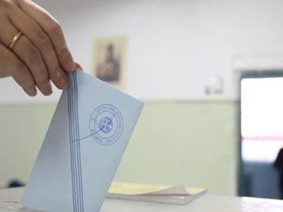 Αντί για την κάλπη έριξε τον φάκελο στον… κάδο απορριμμάτων!