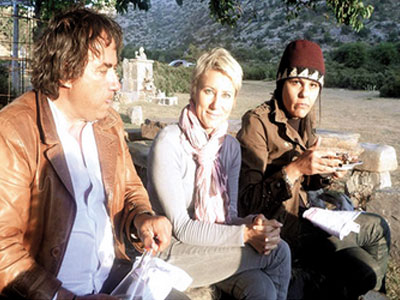 Τα τσιπουράκια της Νατάσας Παζαΐτη στα Ανώγεια της Κρήτης