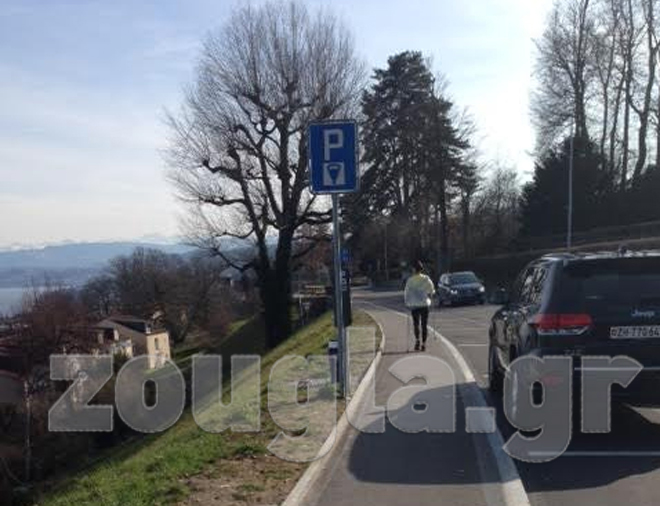 Η σύζυγός του απολαμβάνει τον περίπατο στη Ζυρίχη