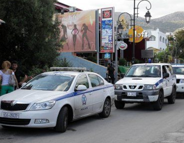 Τα περιπολικά έξω από το club