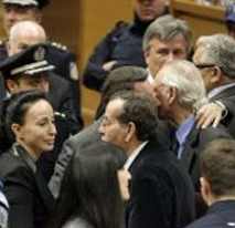 Θερμοί εναγκαλισμοί με τον Κούγια