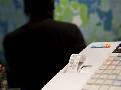 Έφοδοι σε μπαρ και καταστήματα