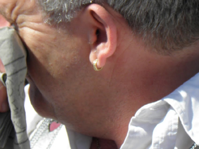 To ανέκδοτο με το σκουλαρίκι!