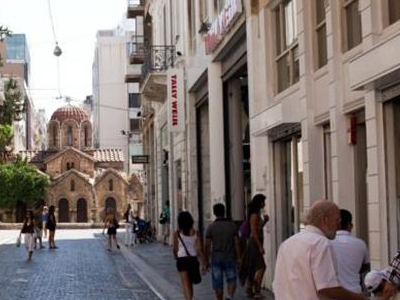 Aνοιχτά τα καταστήματα όλες τις Κυριακές