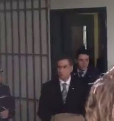 Με χειροπέδες ο Β. Παπαγεωργόπουλος