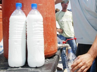 Διένειμαν δωρεάν γάλα σε σχολεία Διένειμαν δωρεάν γάλα σε σχολεία