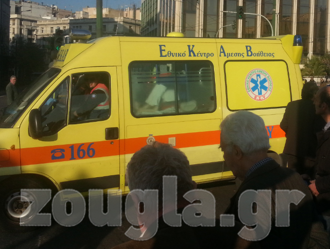 Το ασθενοφόρο παρέλαβε τον αγρότη