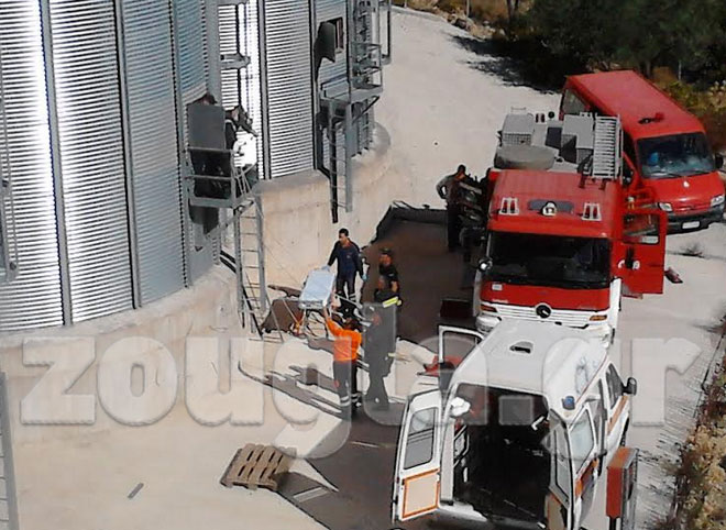 Σε μαύρη σακούλα μεταφέρουν τη σορό του εργάτη