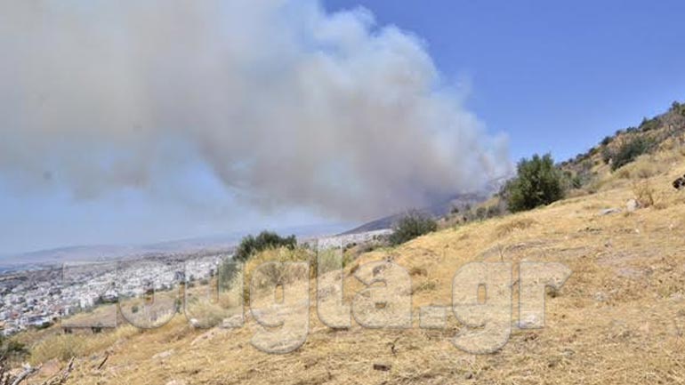 Η φωτιά όπως φαίνεται από τη Βούλα