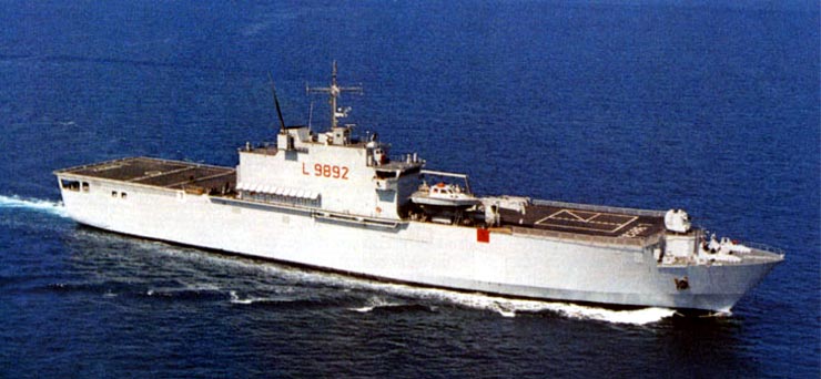 Το ιταλικό πολεμικό πλοίο San Giorgio σπεύδει στο σημείο για την ταχεία μεταφορά των επιβατών