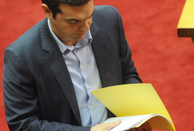 Ο πρόεδρος του ΣΥΡΙΖΑ διαβάζει τις σημειώσεις του... Επανάληψη μήτηρ πάσης μαθήσεως