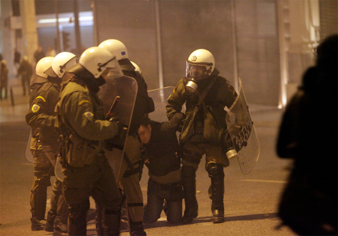 Προσαγωγή διαδηλωτή