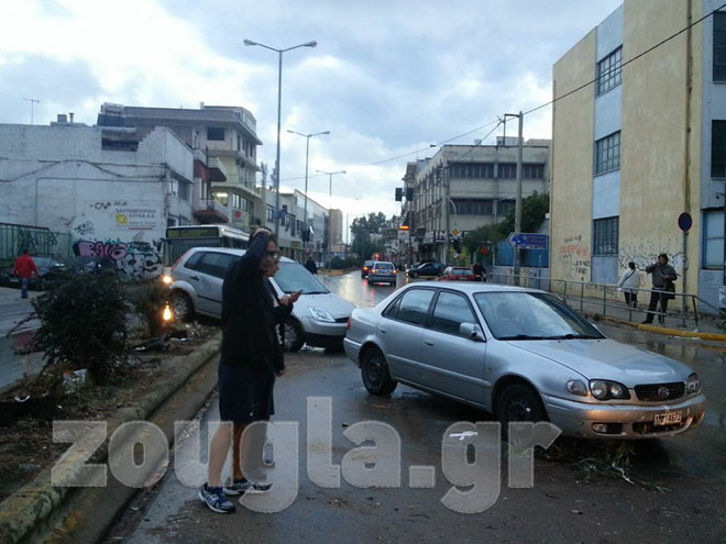 Tροχαίο ατύχημα στη Λ. Θηβών