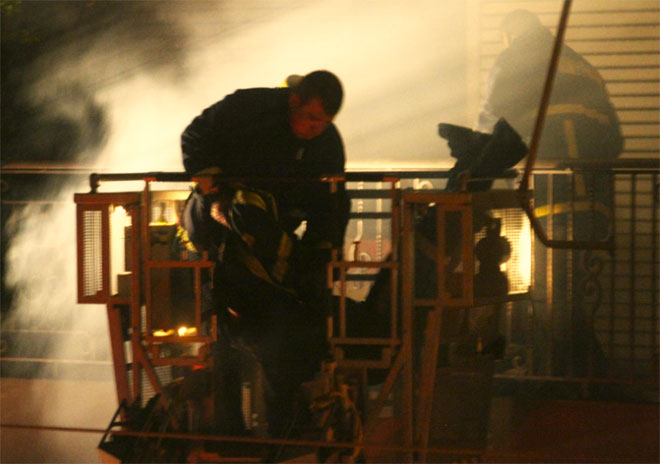 Αγωνιώδεις προσπάθειες των πυροσβεστών