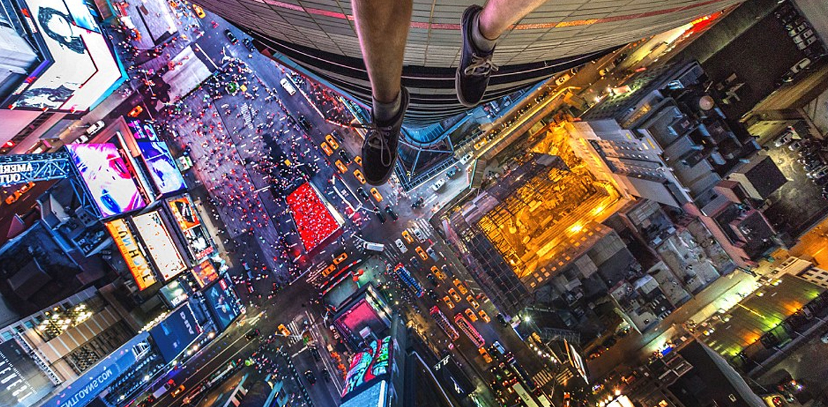 Ακροβατώντας στο κενό…