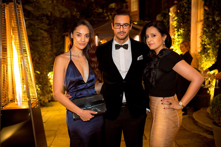 Ο ιδρυτής της λέσχης OIKOS LONDON Φίλιππος Κοΐδης, μαζί με την σύντροφο του Chelsea Grant (αριστερά) και την Operations Manager της εταιρείας κα Maureen Tadros (δεξιά). 