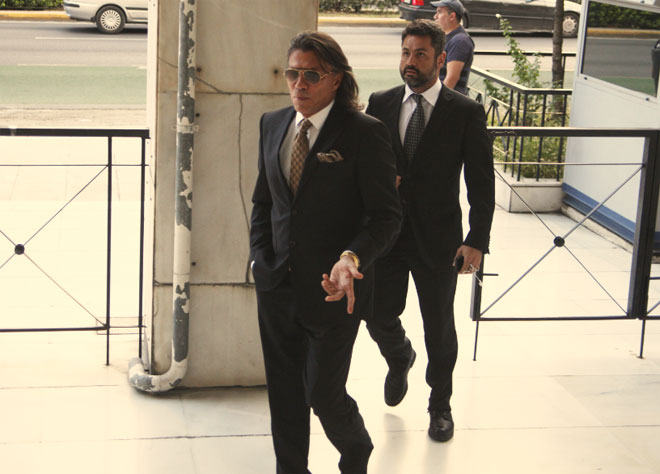 O Hλίας Ψινάκης προσέρχεται στη ΓΑΔΑ